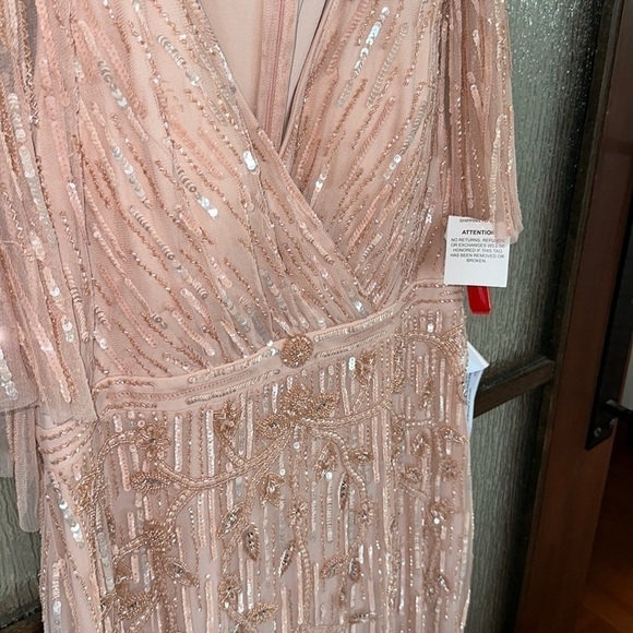 Mac Duggal
Sequin Twist Waist V-Neck Flutter Short Sleeve Sheath Gown Sz 12 NWT - Picture 7 of 13